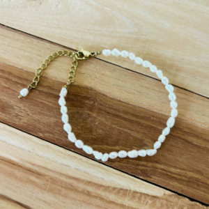 Bracelet sur cordon - perles d'eau douce allongées